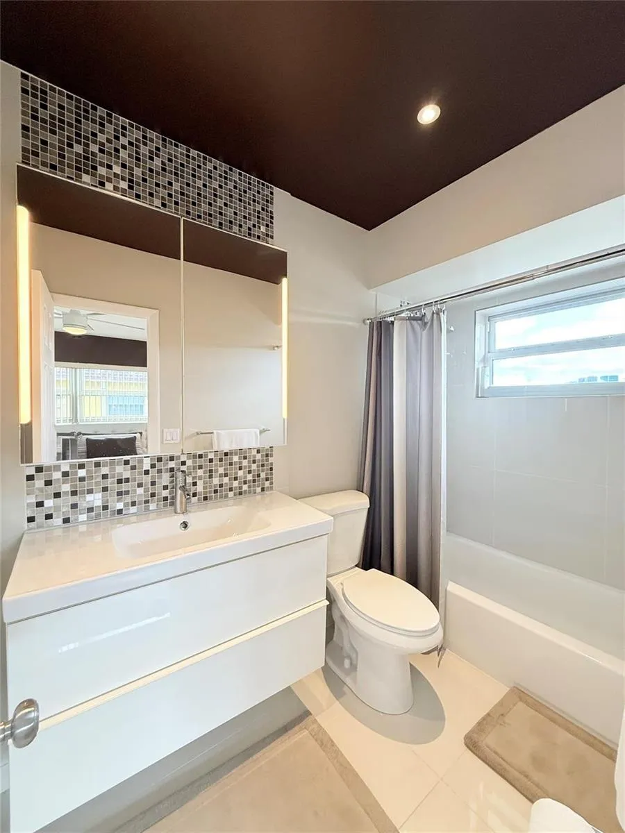 5171 W Oakland Park Boulevard #312 Lauderdale Lakes, FL 33313