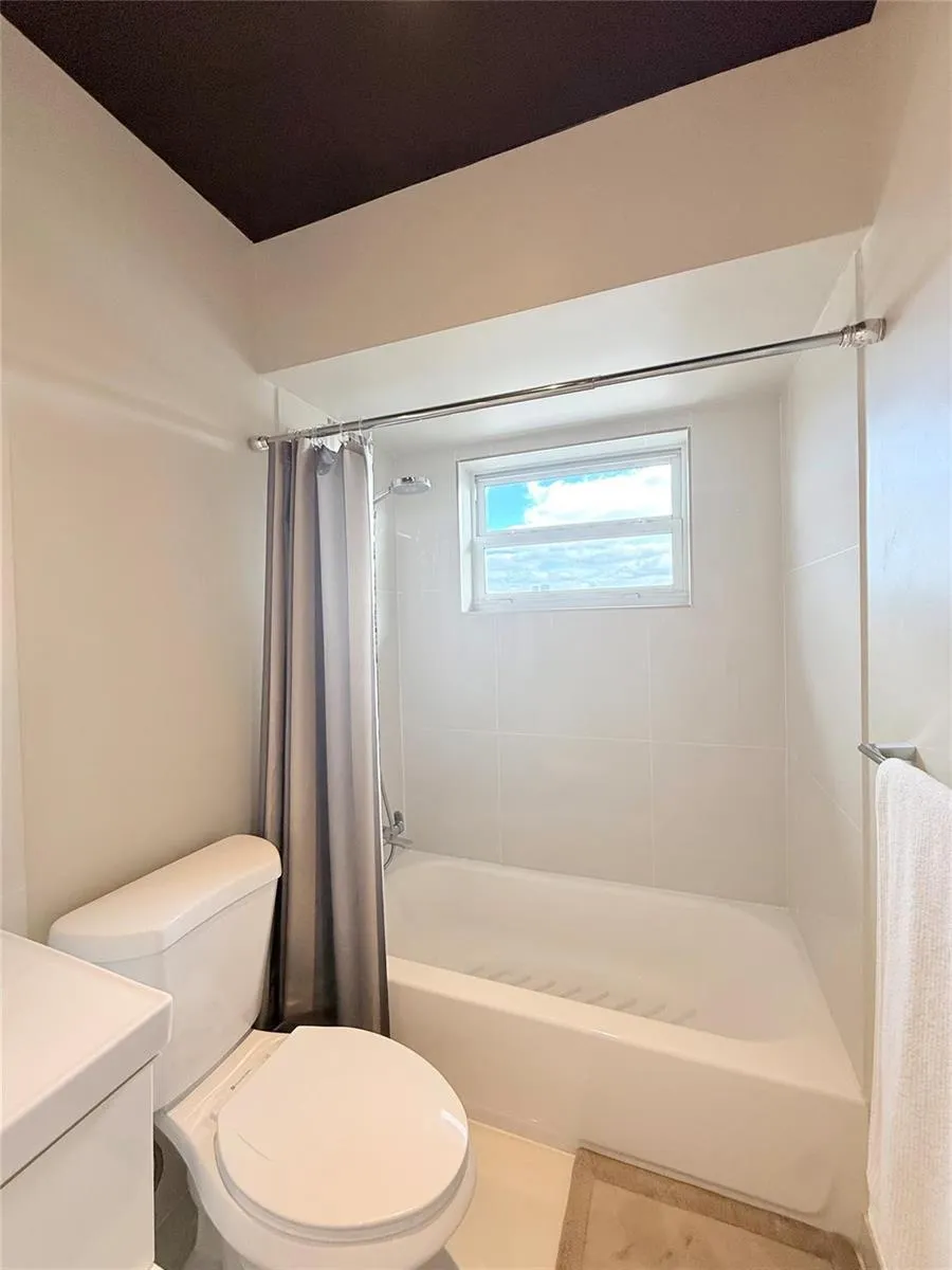 5171 W Oakland Park Boulevard #312 Lauderdale Lakes, FL 33313