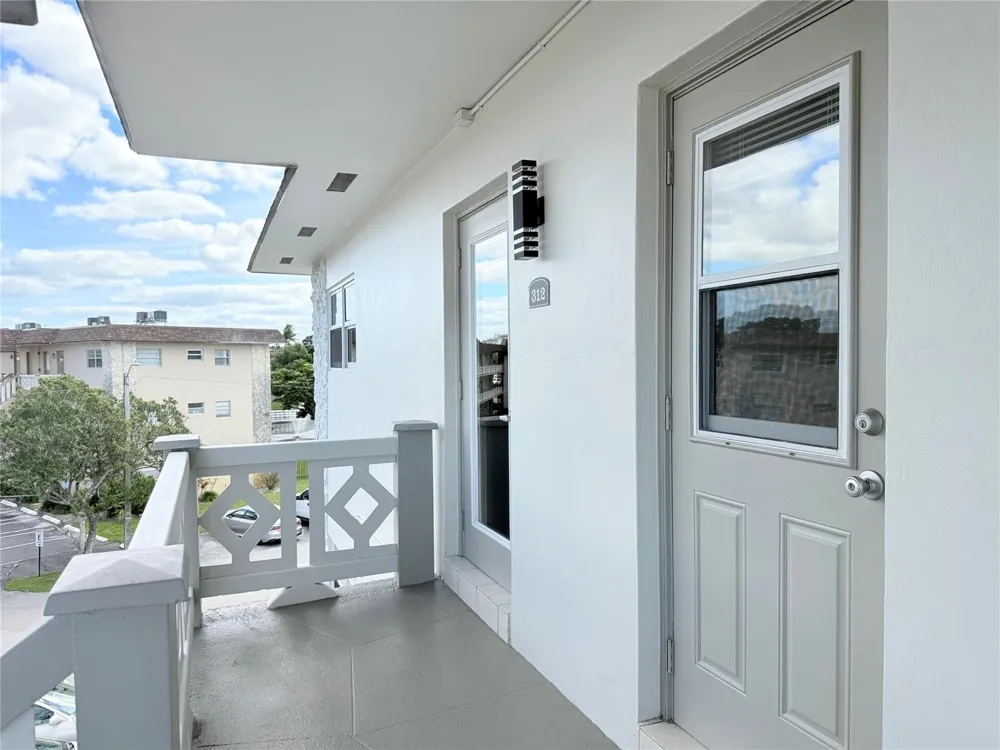 5171 W Oakland Park Boulevard #312 Lauderdale Lakes, FL 33313