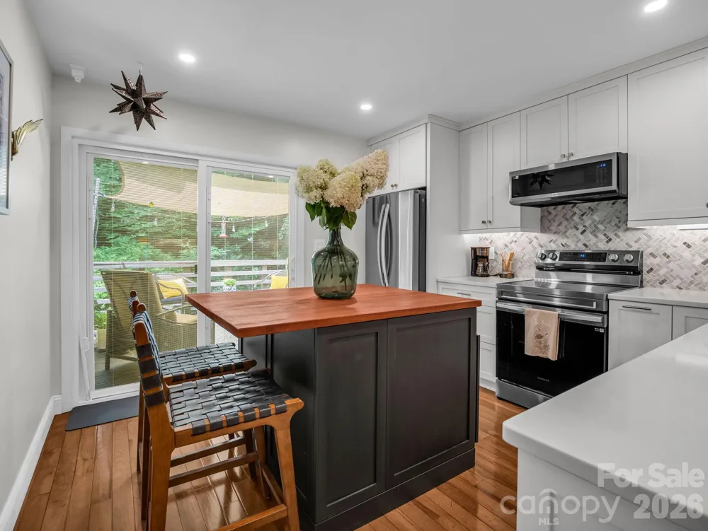 103 Shadowbrook Drive Asheville, NC 28805