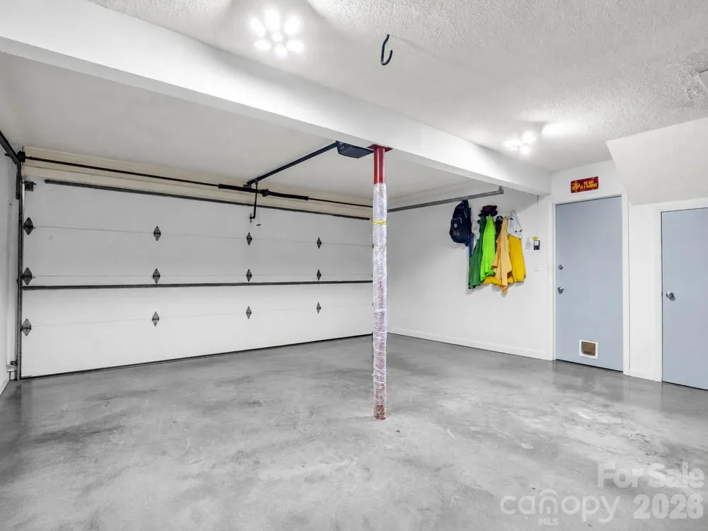 103 Shadowbrook Drive Asheville, NC 28805