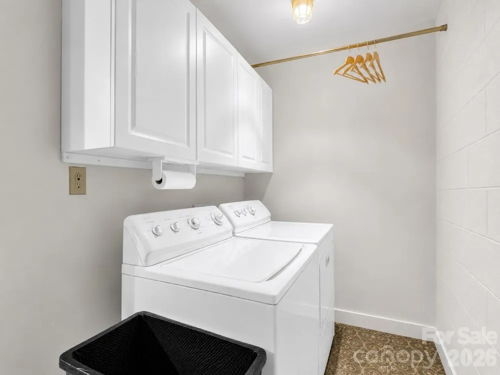 103 Shadowbrook Drive Asheville, NC 28805