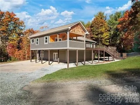 80 Hidden Bluff Lane Horse Shoe, NC 28742