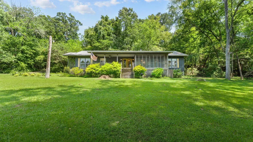 10129 Hudson Road Mooringsport, LA 71060