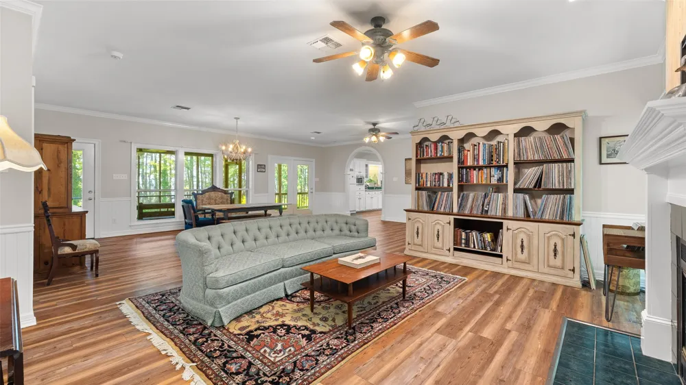 10129 Hudson Road Mooringsport, LA 71060