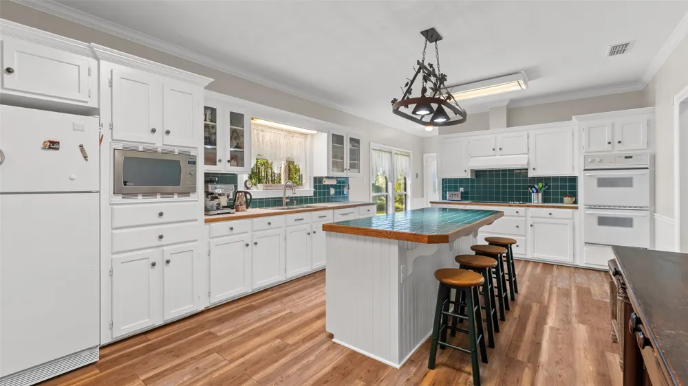 10129 Hudson Road Mooringsport, LA 71060