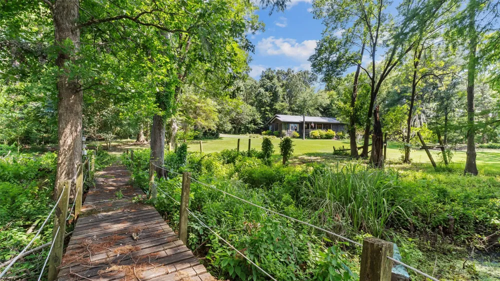 10129 Hudson Road Mooringsport, LA 71060
