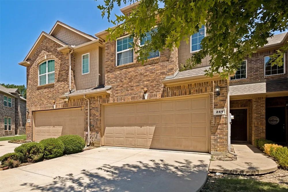 241 Barrington Lane Lewisville, TX 75067
