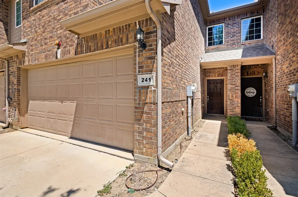 241 Barrington Lane Lewisville, TX 75067