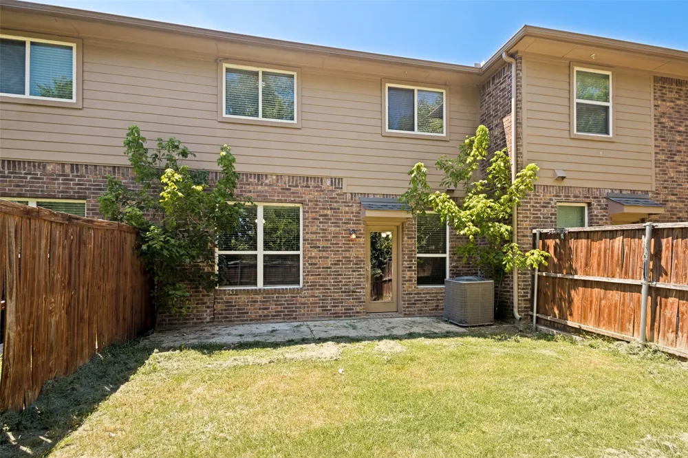 241 Barrington Lane Lewisville, TX 75067