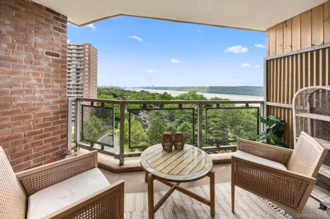 5900 Arlington Avenue #10R
