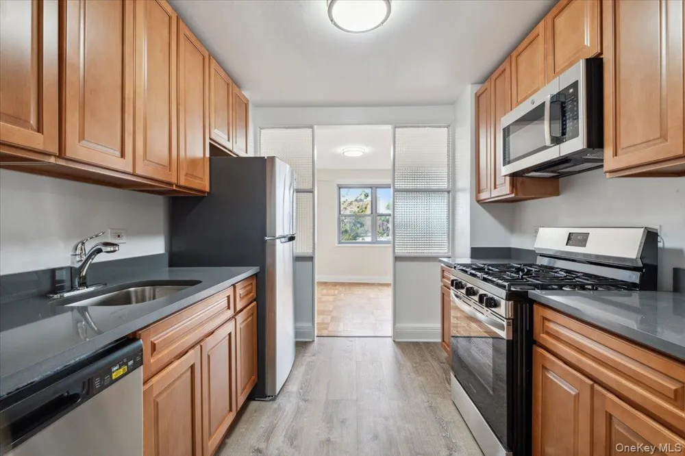 2 Washington Square #1G Larchmont, NY 10538