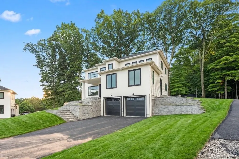31 Argo Lane Monsey, NY 10977