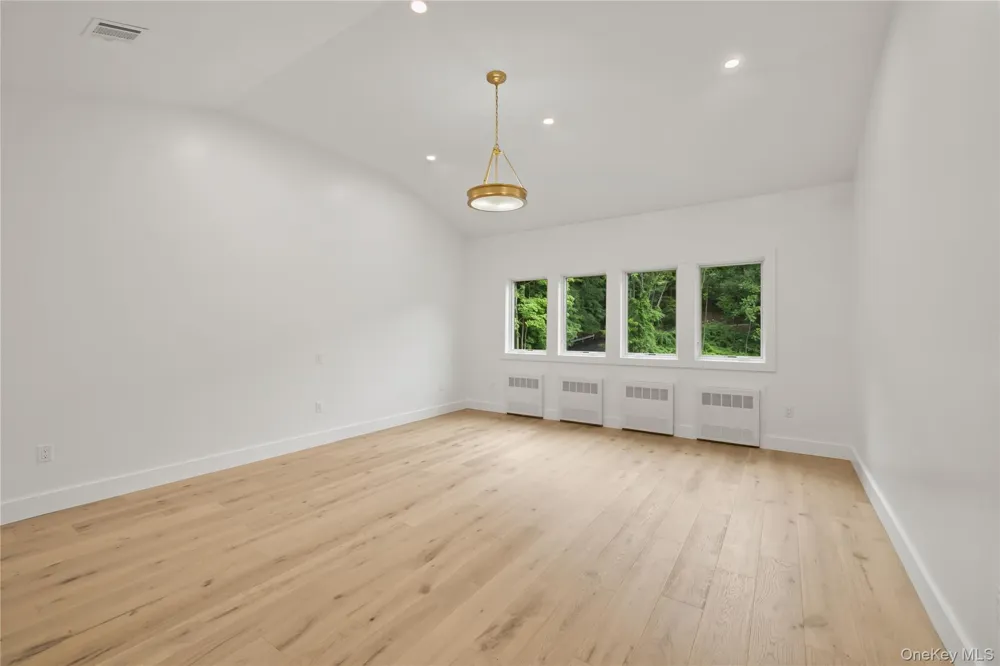 31 Argo Lane Monsey, NY 10977