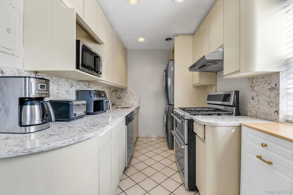 163-02 Willets Point Blvd. ##4-221 Whitestone, NY 11357