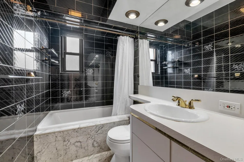 163-02 Willets Point Blvd. ##4-221 Whitestone, NY 11357