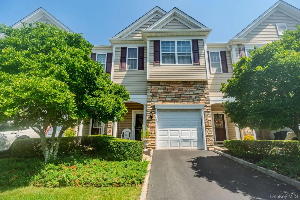 43 Torrey Pine Lane #82 Bay Shore, NY 11706