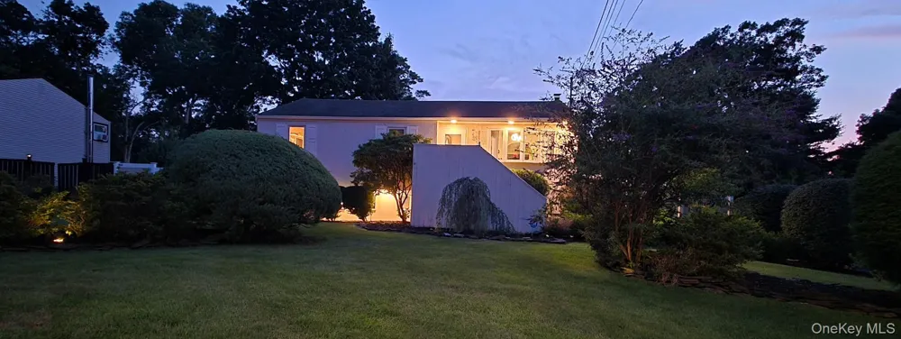 615 Sleepy Hollow Drive Shirley, NY 11967