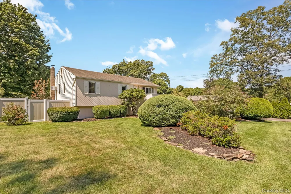 615 Sleepy Hollow Drive Shirley, NY 11967