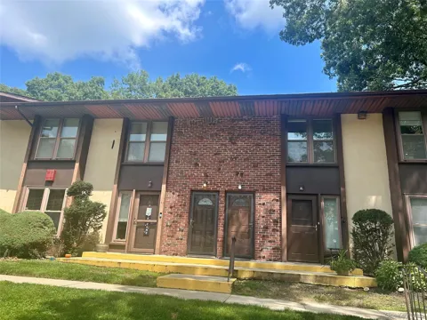 18 Cedar Court #18