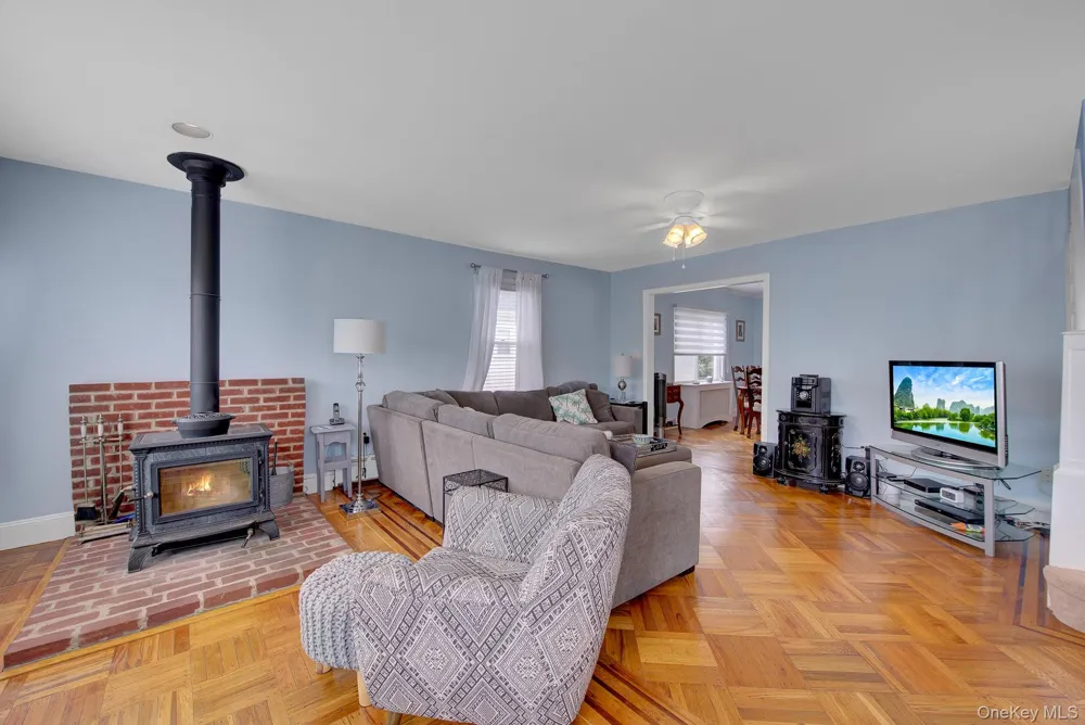 342 E Walnut Street Long Beach, NY 11561