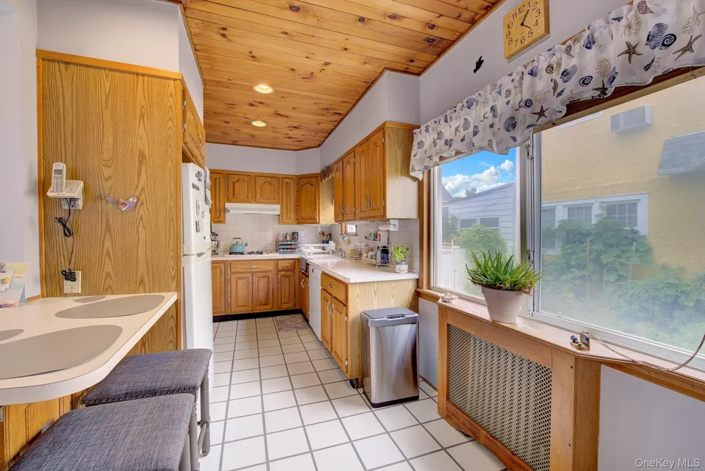 342 E Walnut Street Long Beach, NY 11561