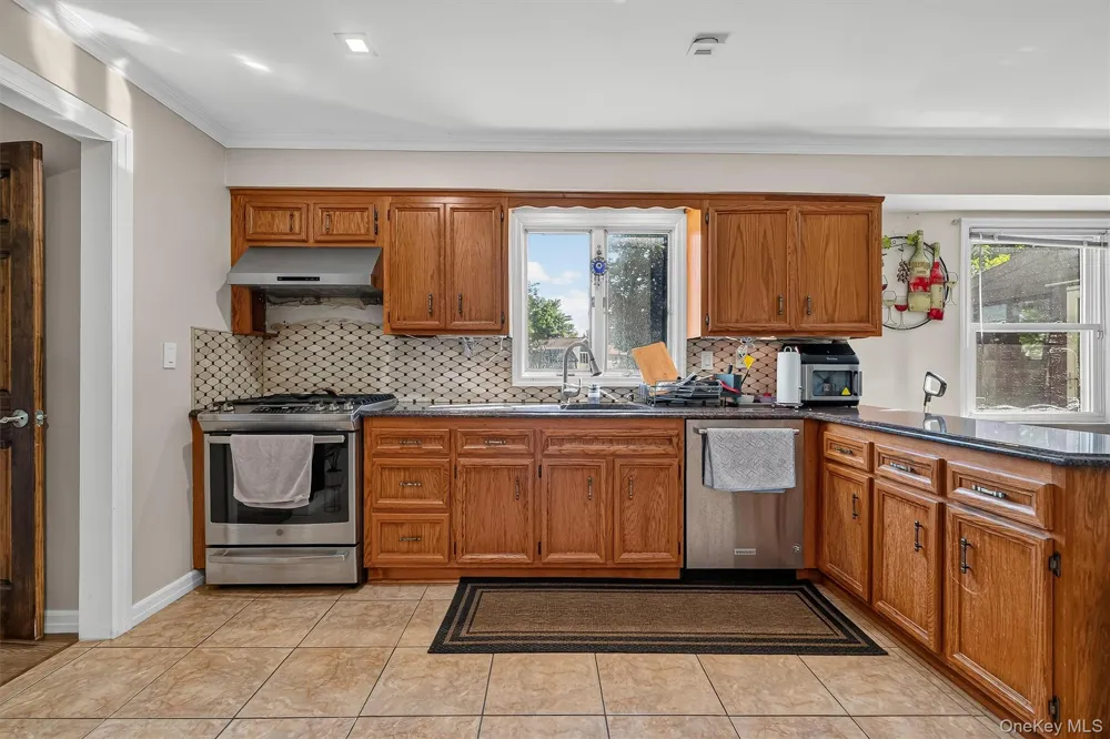 11 Allison Circle Garnerville, NY 10923