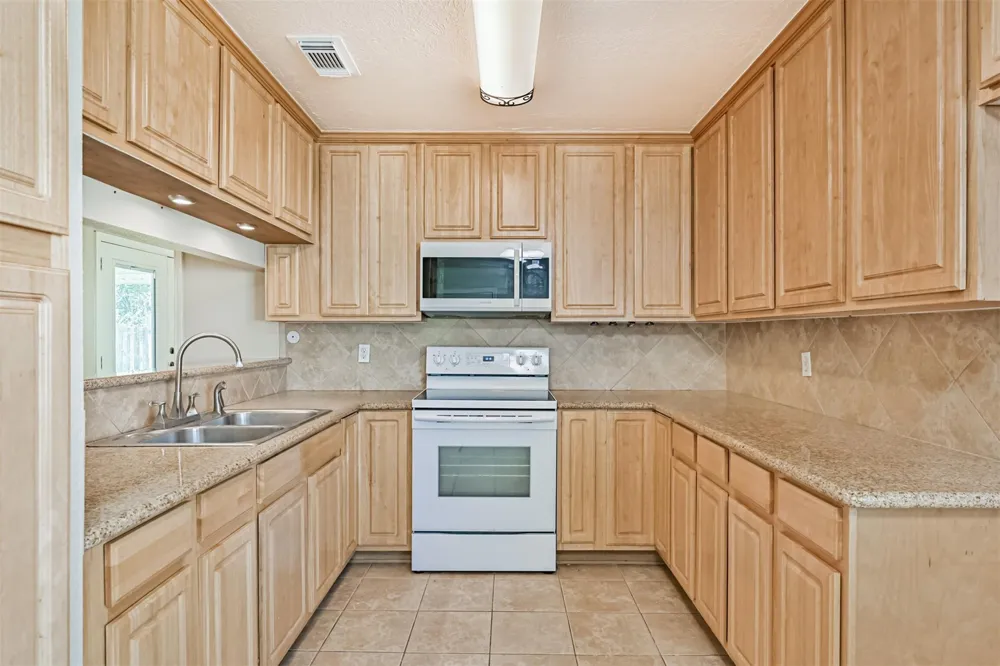 1113 Heron Drive Seabrook, TX 77586