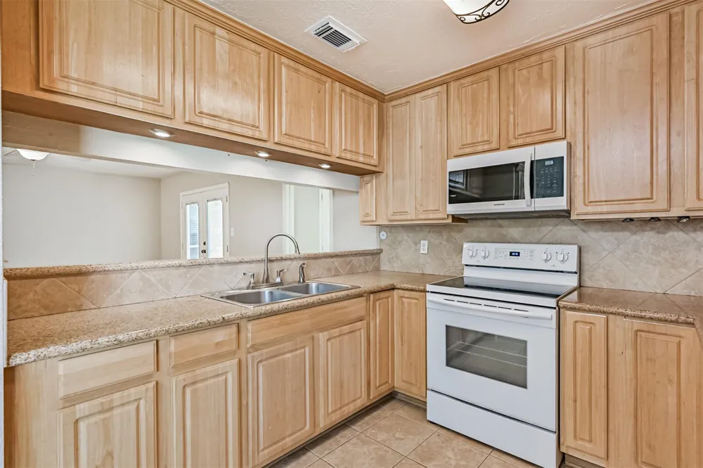 1113 Heron Drive Seabrook, TX 77586