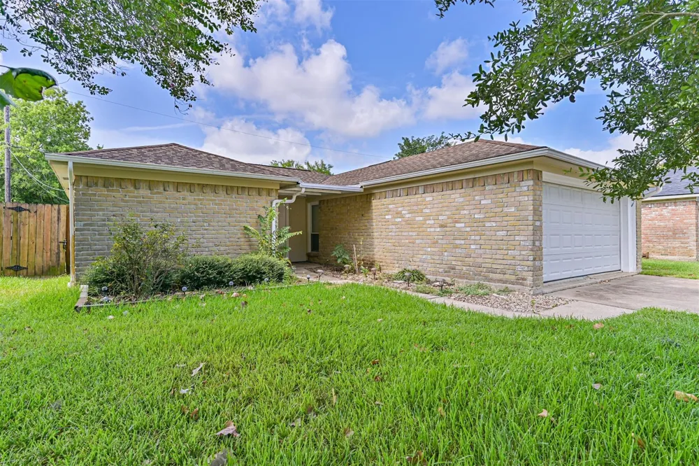 1113 Heron Drive Seabrook, TX 77586