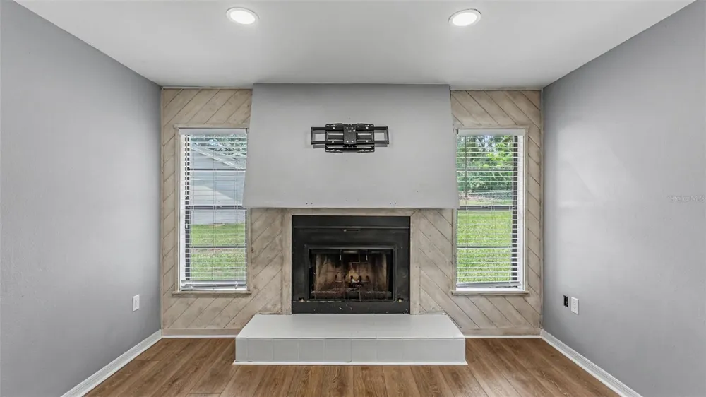 717 WOODHILL DRIVE Lakeland, FL 33813