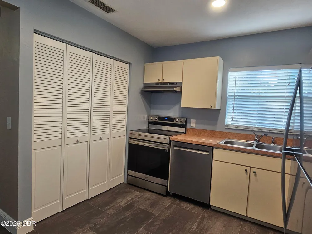 812 May Avenue Holly Hill, FL 32117