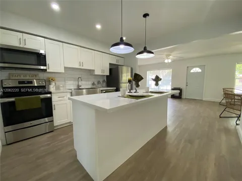 1120 SW 15th Ter