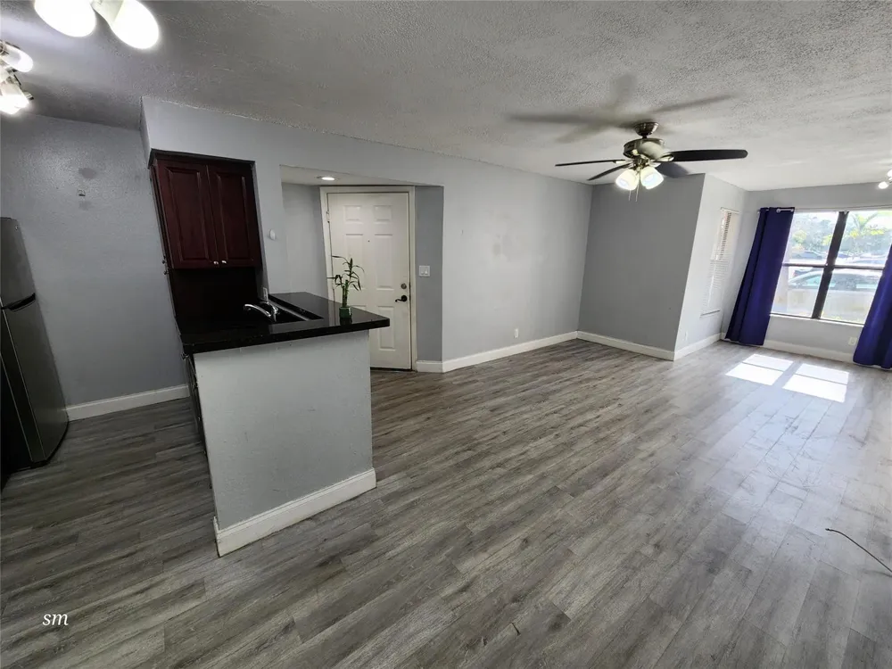 2736 S University Drive #1101 Davie, FL 33328