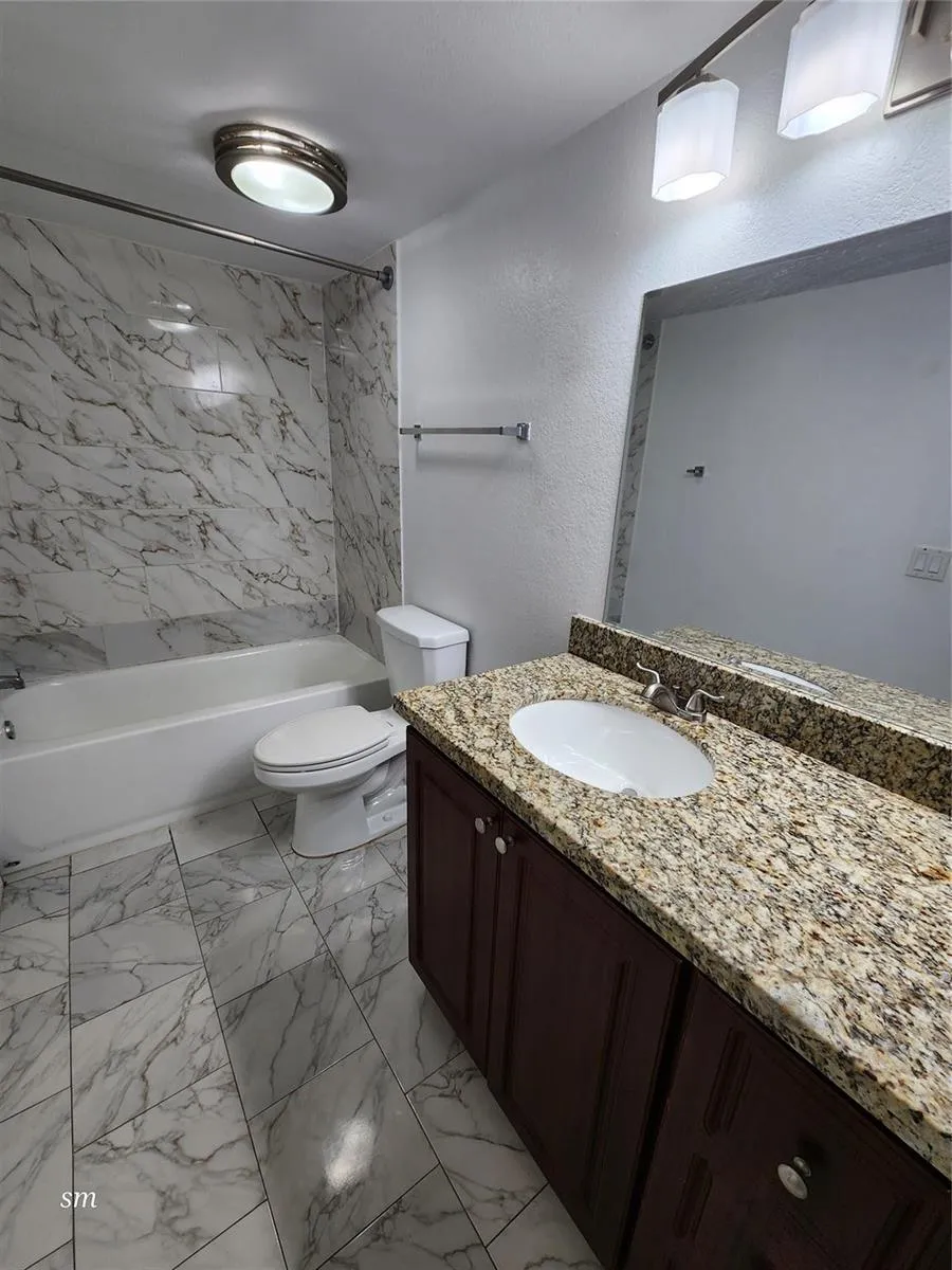 2736 S University Drive #1101 Davie, FL 33328