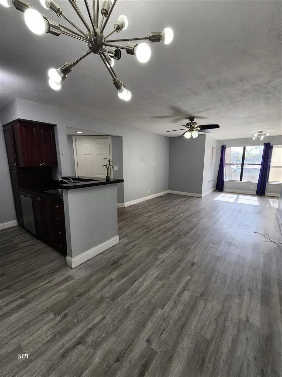 2736 S University Drive #1101 Davie, FL 33328