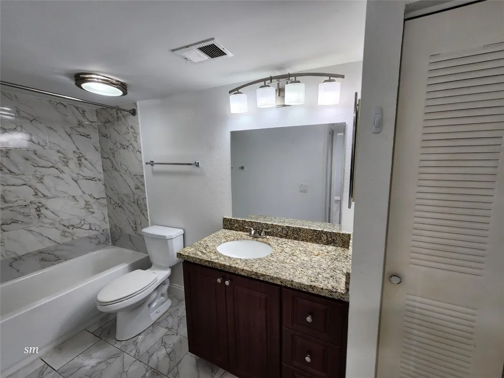 2736 S University Drive #1101 Davie, FL 33328