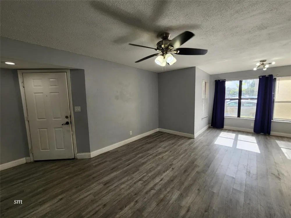 2736 S University Drive #1101 Davie, FL 33328