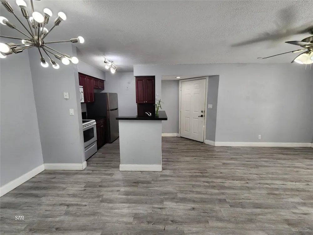 2736 S University Drive #1101 Davie, FL 33328