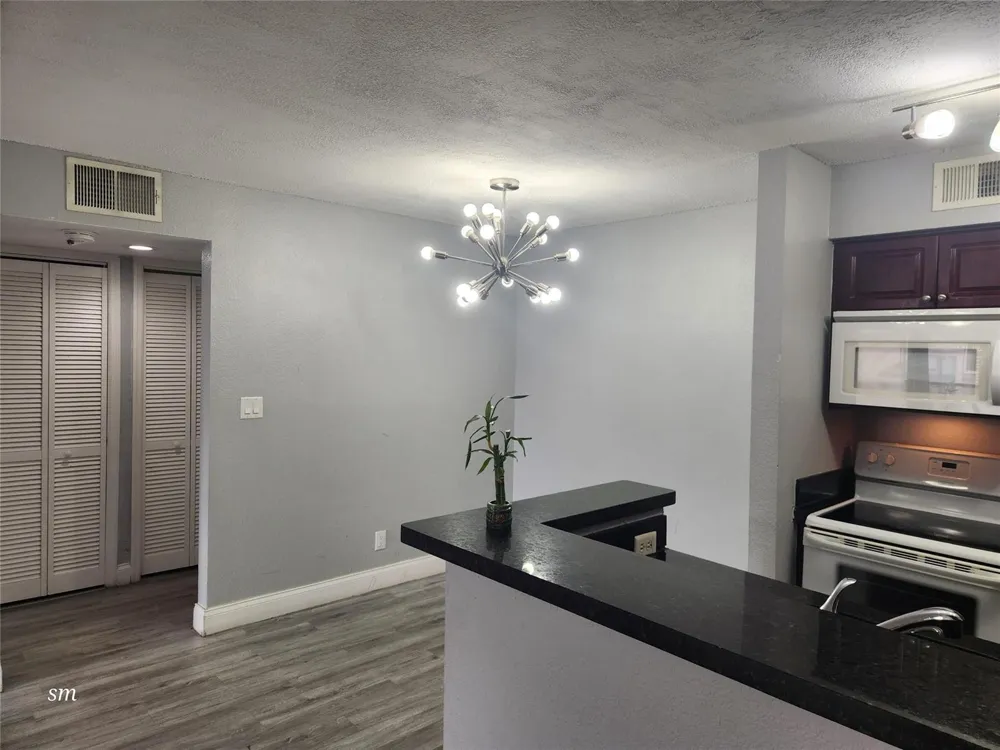 2736 S University Drive #1101 Davie, FL 33328
