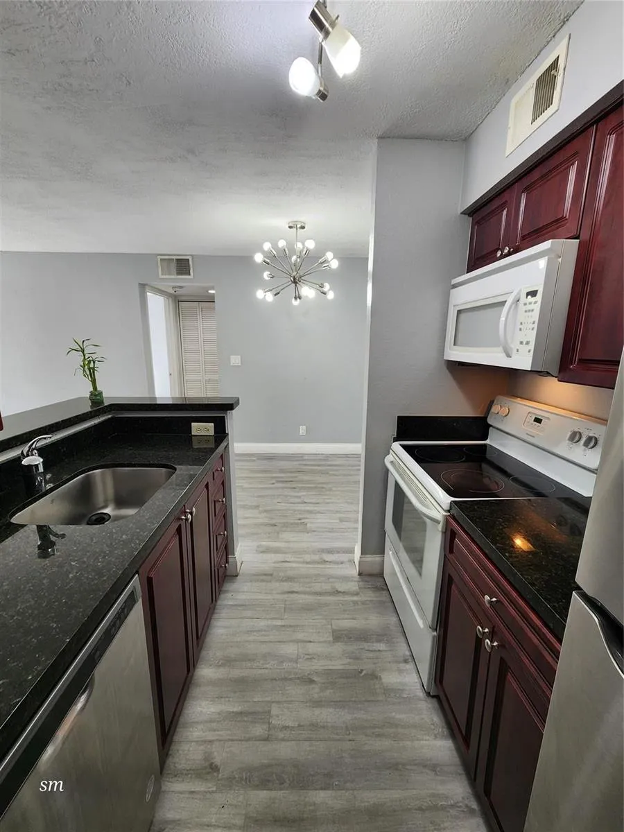 2736 S University Drive #1101 Davie, FL 33328