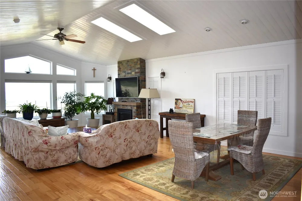 268 Sunrise Avenue SE Ocean Shores, WA 98569