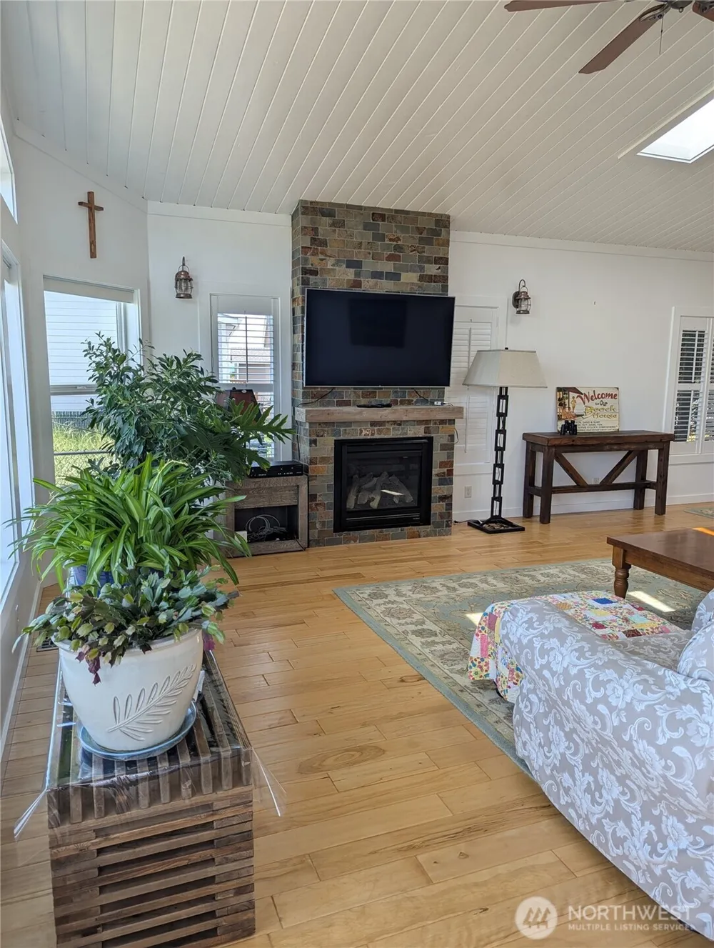 268 Sunrise Avenue SE Ocean Shores, WA 98569