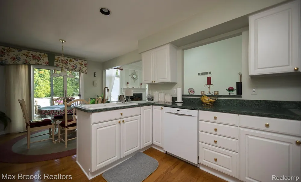 20685 Hillsboro Drive Macomb Township, MI 48044