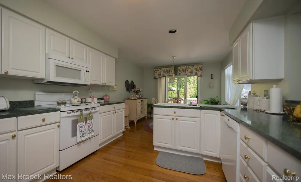 20685 Hillsboro Drive Macomb Township, MI 48044