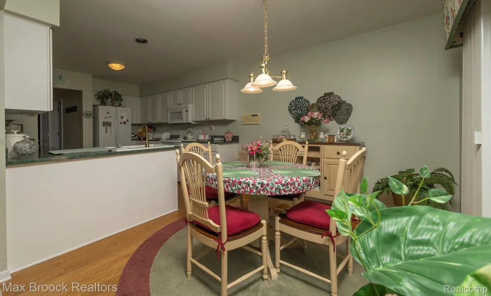 20685 Hillsboro Drive Macomb Township, MI 48044
