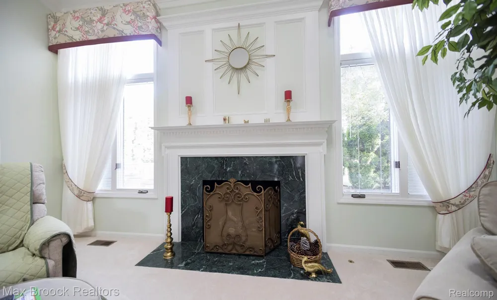 20685 Hillsboro Drive Macomb Township, MI 48044