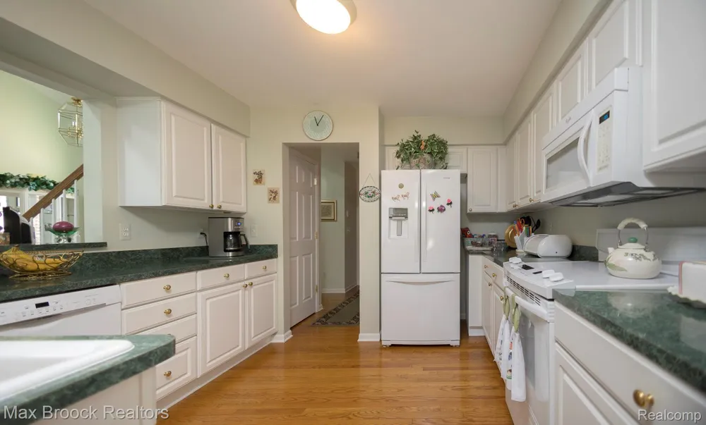 20685 Hillsboro Drive Macomb Township, MI 48044