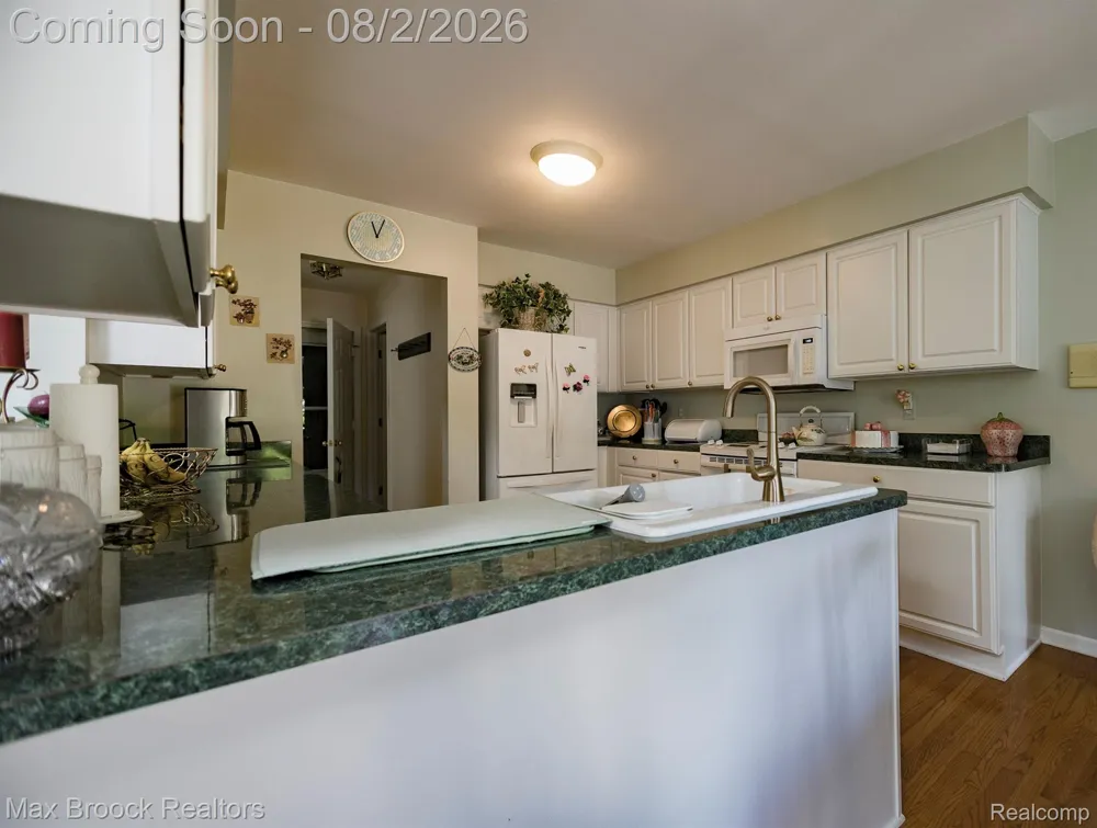 20685 Hillsboro Drive Macomb Township, MI 48044