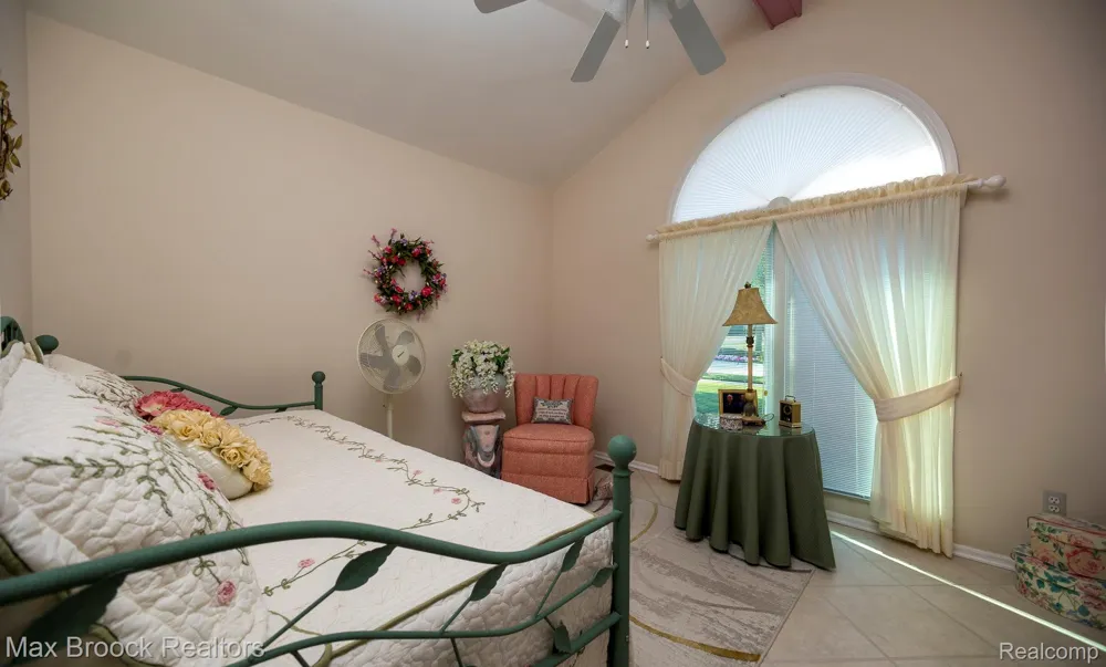 20685 Hillsboro Drive Macomb Township, MI 48044